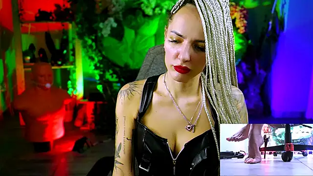 MonicaMaxwel live sex cam