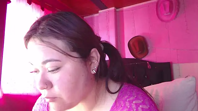 NikkiRous_'s cam snapshot