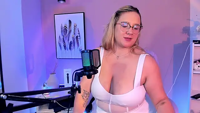 hollie_joliie's cam snapshot