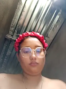 young_dairy01's cam snapshot