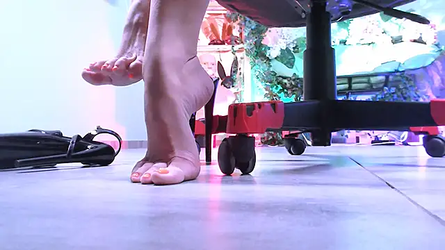 MonicaMaxwel's cam snapshot