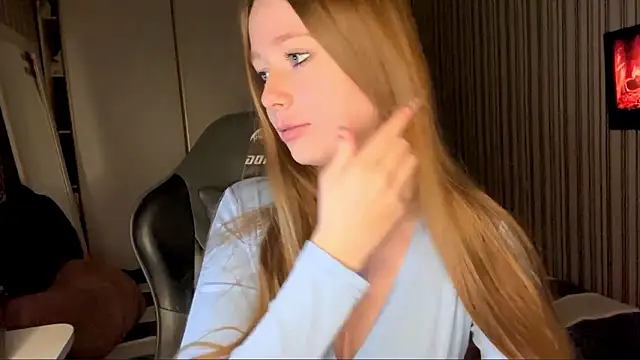 EmilyBubble's cam snapshot