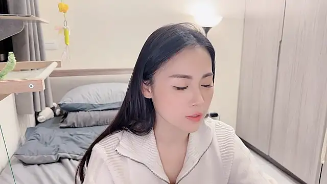 BabyOneDaily's cam snapshot