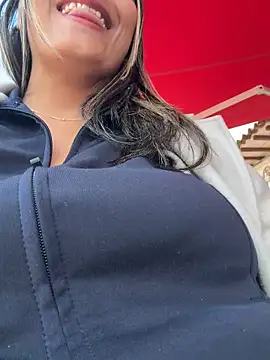 Cami_Leon2's cam snapshot