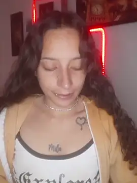 AlexxaAndRileyy live sex cam