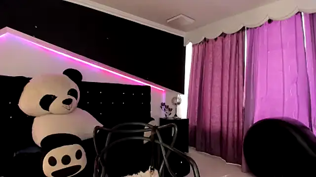 Coral_Gibson live sex cam