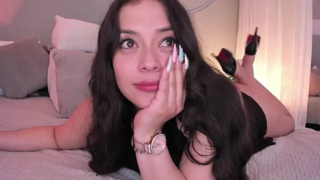 Nicolle_W's cam snapshot