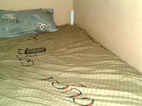 Cutenique's cam snapshot