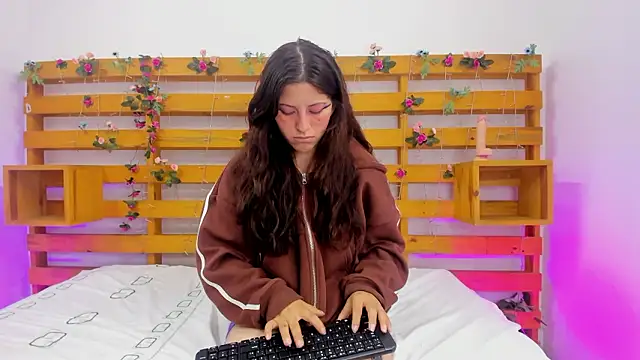 AteneaStone_'s cam snapshot