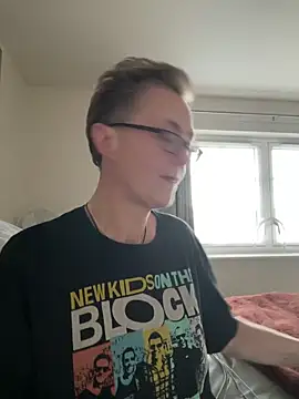 Curvy-Jinx live sex cam