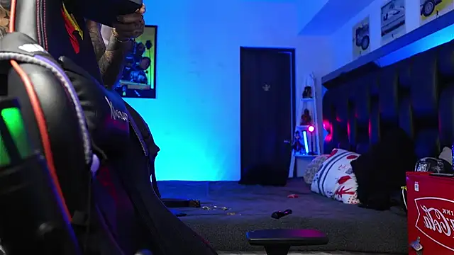 logan_hugh8's cam snapshot