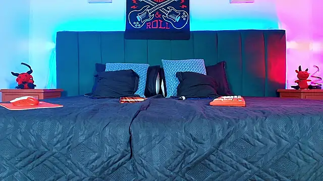 Alisse_Moore's cam snapshot