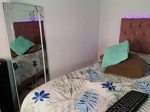 Tiffany_pussyhott's cam snapshot