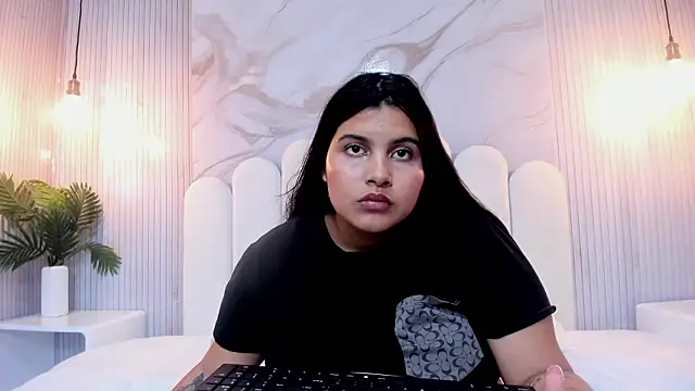 Tamy_Curves's cam snapshot