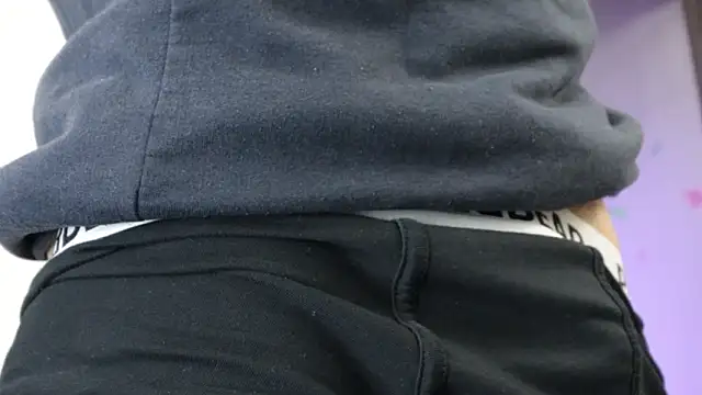 trieone live sex cam