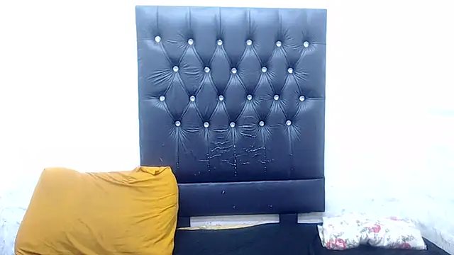 AUGUSTBLOOMxx's cam snapshot