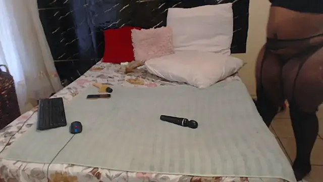 Hugecurvyass3xx's cam snapshot