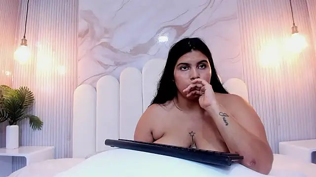 Tamy_Curves's cam snapshot