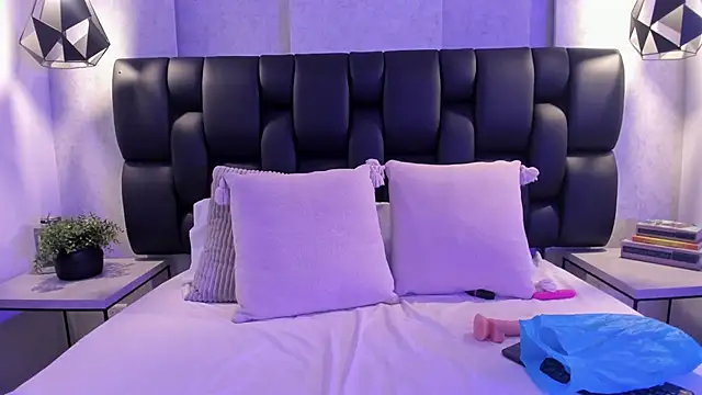 KylieCooperr_'s cam snapshot