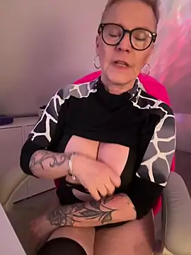 German_Milf live sex cam