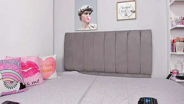 naughtyloverss's cam snapshot