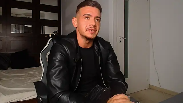 ElijahThorne live sex cam