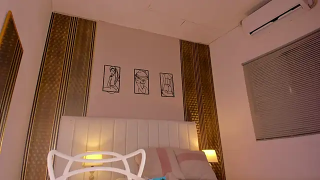 zoe_sky_'s cam snapshot