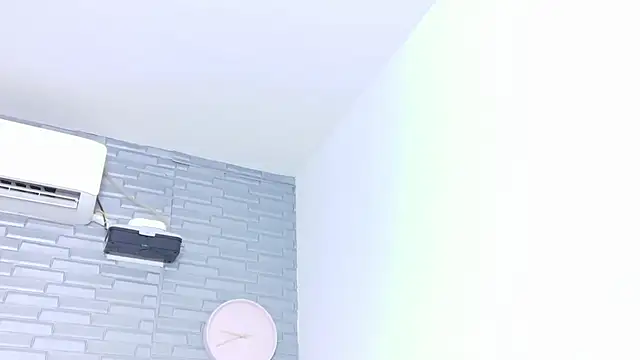 Hungry_pussy18's cam snapshot