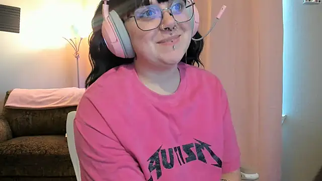 cute_aggro_gamer_girl's cam snapshot