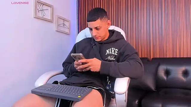 Alex_cute77 live sex cam