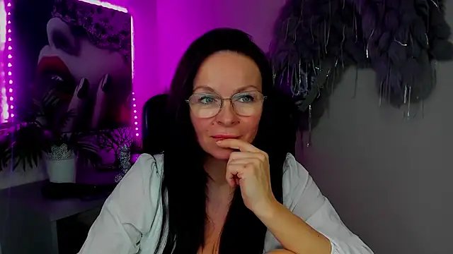 HelenLuxx live sex cam