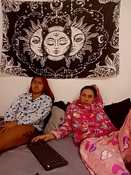 abby_n_emily's cam snapshot