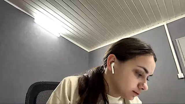 SarahHeadly's cam snapshot