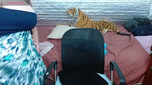 EMILY-NESSA's cam snapshot