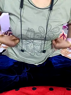 Indian-couple2025's cam snapshot