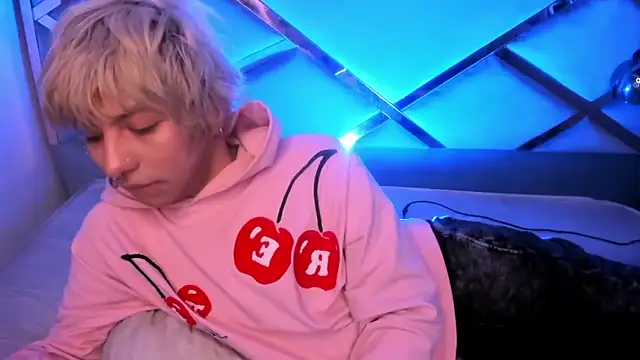 OliIverr22's cam snapshot