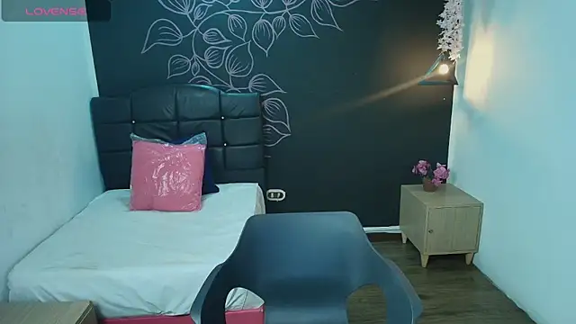 IvonneRoss_'s cam snapshot