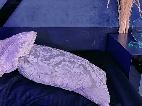 KylieWhitee's cam snapshot