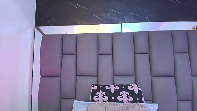 _MiaBrown_'s cam snapshot