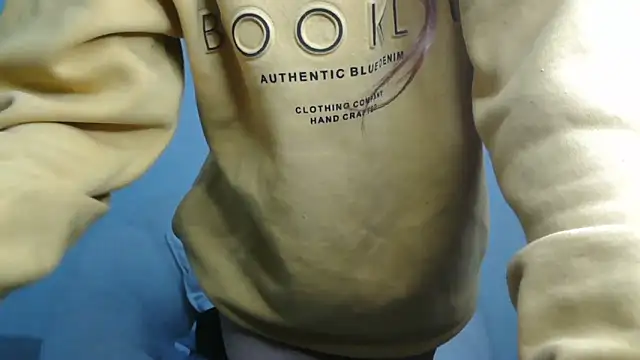 PlayGirLL_'s cam snapshot