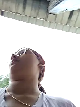 young_dairy01's cam snapshot