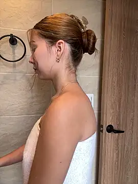 Nikii__ live sex cam