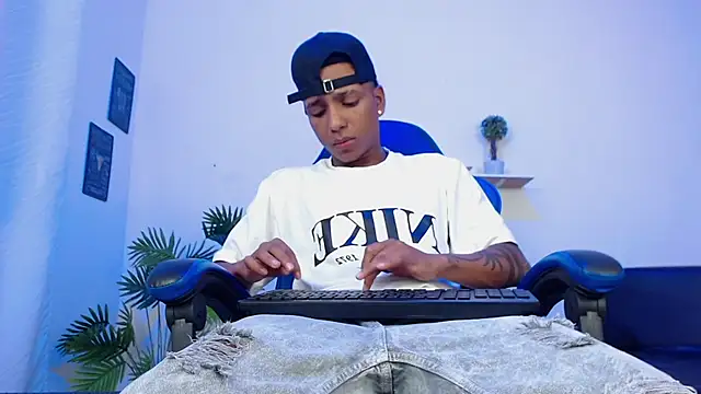 ostinn18's cam snapshot