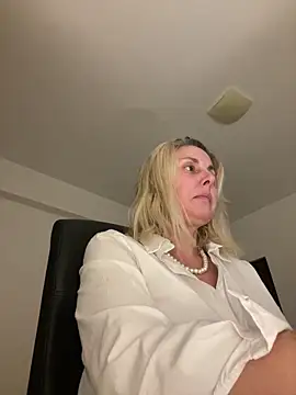 Amelia9798 live sex cam