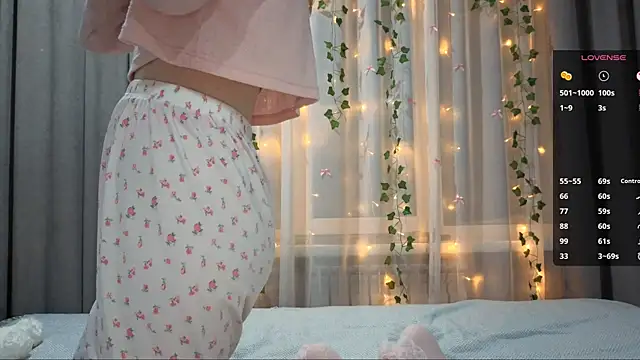 CarolinePepper's cam snapshot