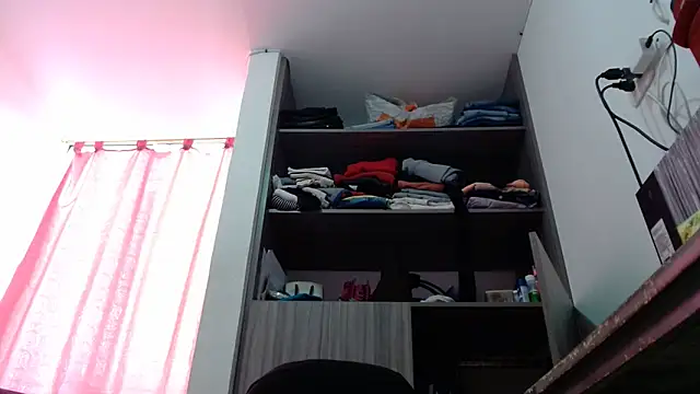 nicolle_milf1978's cam snapshot