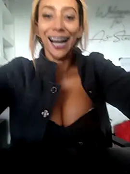 salome_drasin's cam snapshot