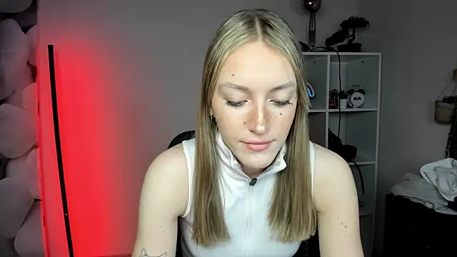 EvelynBlond's cam snapshot