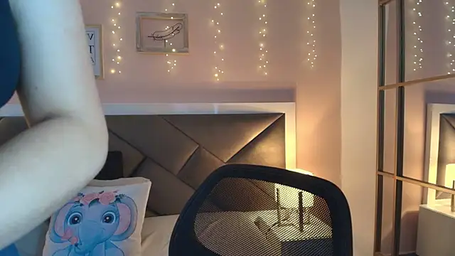 lilly_rohan's cam snapshot