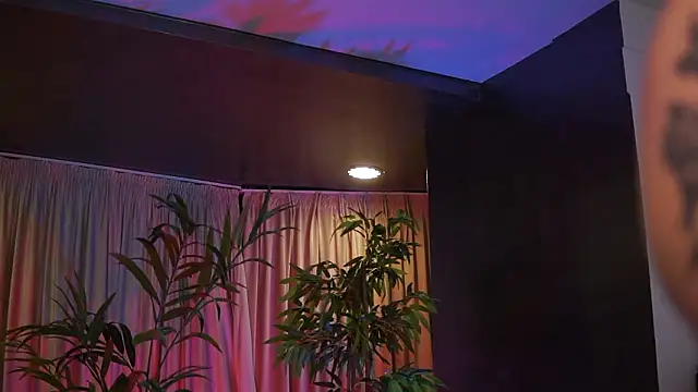 HotBustyBabeX live sex cam